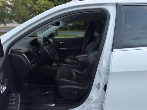 Used 2019 Jeep Cherokee Limited image 16