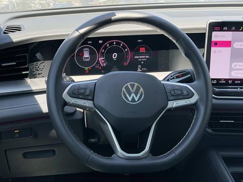 Used 2026 Volkswagen Tiguan SE w/ Panoramic Sunroof Package FWD image 7