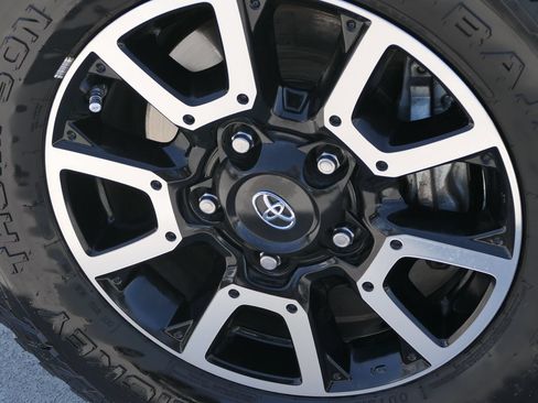 Used 2019 Toyota Tundra Limited w/ Limited Premium Package AWD/4WD image 12