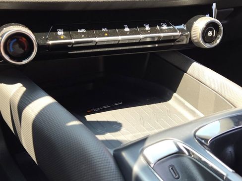 New 2025 Chevrolet Equinox EV RS image 25