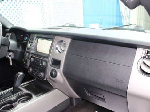 Used 2016 Ford Expedition XLT w/ Equipment Group 202A RWD image 10