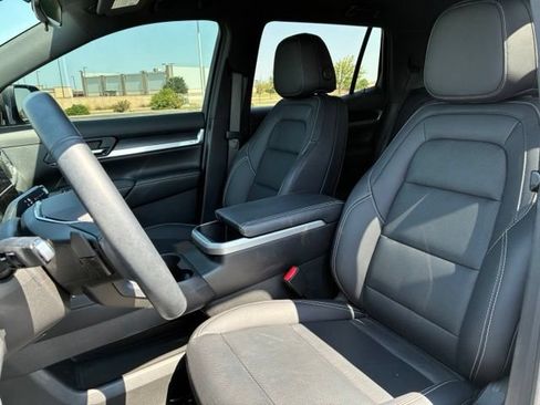 Used 2025 GMC Terrain Elevation w/ Elevation Premium Package AWD/4WD image 11