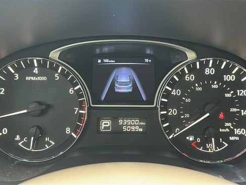 Used 2014 Nissan Pathfinder Platinum w/ Platinum Premium Package FWD image 2