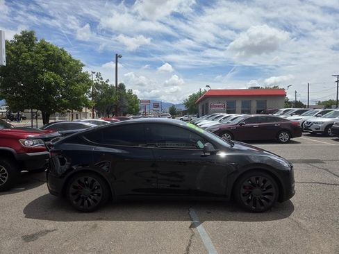 Used 2022 Tesla Model Y Performance AWD/4WD image 3