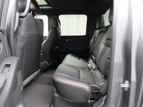 Used 2023 Nissan Frontier PRO-4X image 10