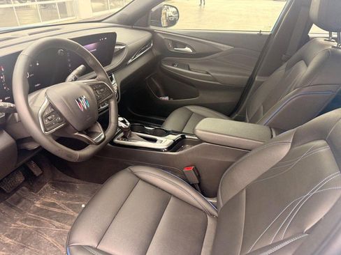 Used 2025 Buick Envista Sport Touring w/ Experience Buick Package image 9