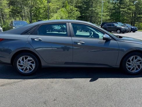 Used 2024 Hyundai Elantra SEL FWD image 5