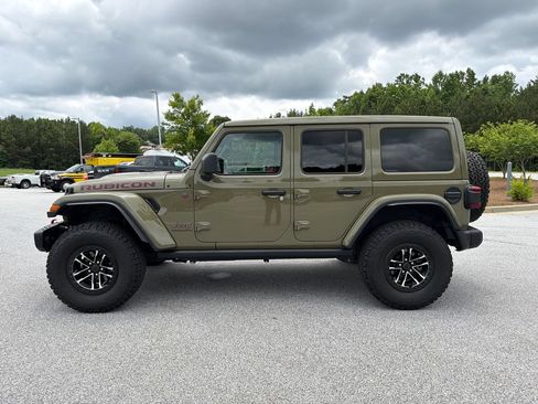 Used 2025 Jeep Wrangler Unlimited Rubicon AWD/4WD image 4