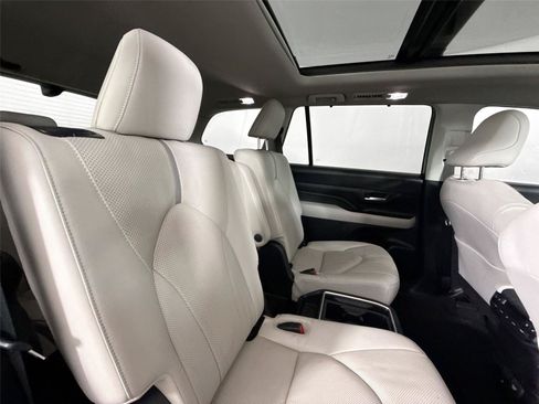 Certified 2024 Toyota Grand Highlander AWD image 43
