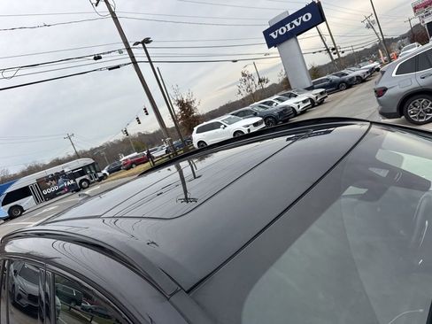 Used 2022 BMW X5 xDrive40i w/ M Sport Package image 2