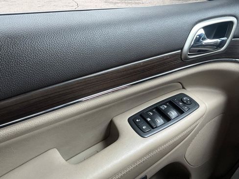 Used 2014 Jeep Grand Cherokee Overland w/ Mopar Chrome Edition Group AWD/4WD image 30