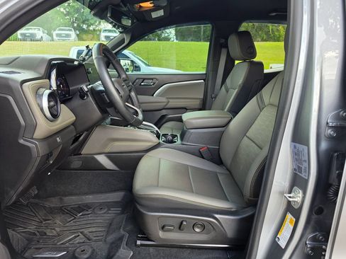 Used 2025 Chevrolet Colorado ZR2 AWD/4WD image 7
