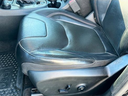 Used 2019 Jeep Cherokee Trailhawk image 19