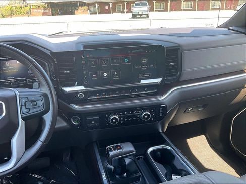 Used 2022 GMC Sierra 1500 SLT w/ SLT Premium Plus Package AWD/4WD image 18
