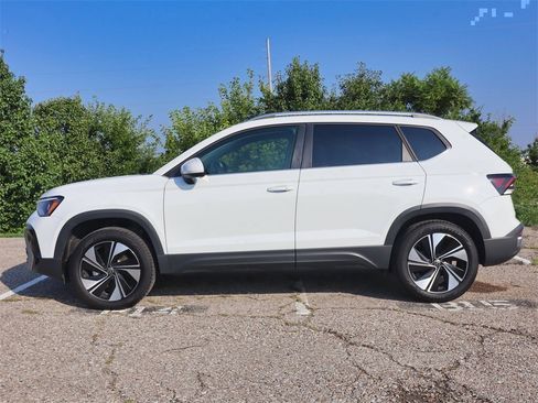 New 2025 Volkswagen Taos SE image 2
