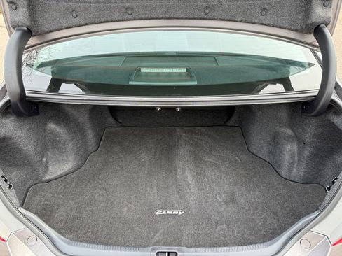 Used 2015 Toyota Camry LE image 15