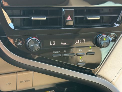 Used 2022 Toyota Camry XLE w/ Navigation Package FWD image 19