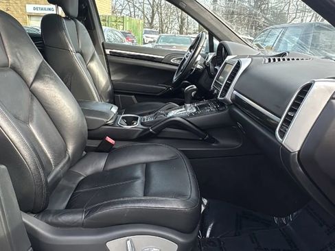 Used 2016 Porsche Cayenne image 19