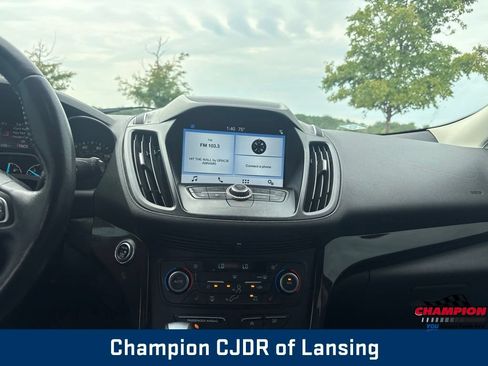 Used 2019 Ford Escape SE FWD image 3