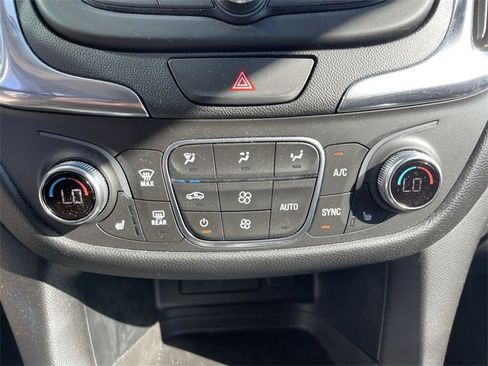 Used 2019 Chevrolet Equinox LT image 18