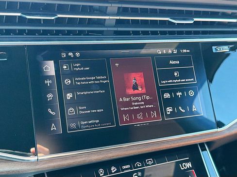 Used 2025 Audi Q7 Premium image 34