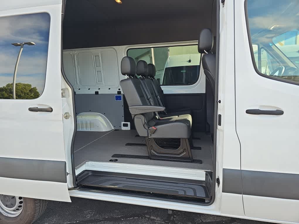 Used 2021 Mercedes-Benz Sprinter 2500 image 9