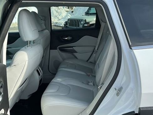 Used 2021 Jeep Cherokee Limited image 22