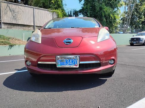 Used 2011 Nissan Leaf w/ Eco Design Pkg FWD image 5