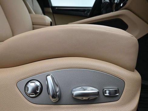 Used 2026 Porsche Macan AWD/4WD image 15