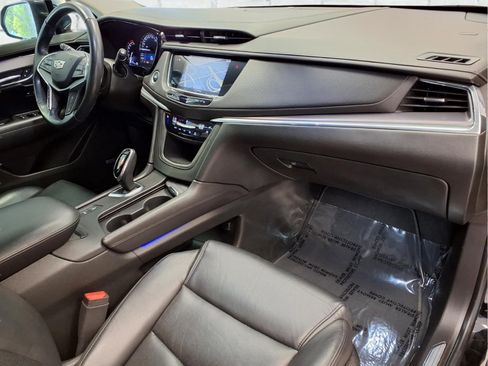 Used 2017 Cadillac XT5 Premium Luxury FWD image 8