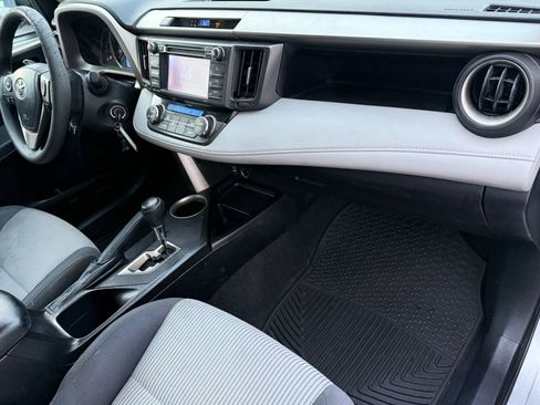 Used 2013 Toyota RAV4 XLE image 33