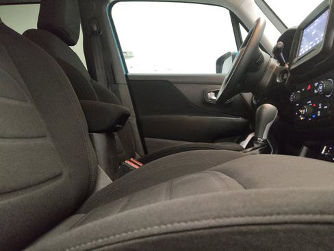 Used 2021 Jeep Renegade Latitude FWD image 21