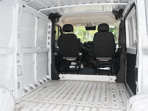 Used 2025 RAM ProMaster 2500 w/ Convenience Group FWD image 17