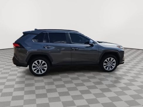 Used 2023 Toyota RAV4 XLE Premium image 9