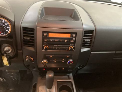 Used 2011 Nissan Titan SV w/ SV Value Truck Pkg image 15