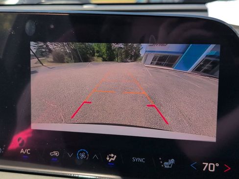 New 2026 Chevrolet Traverse LT w/ Sun and Wheel Package FWD image 19