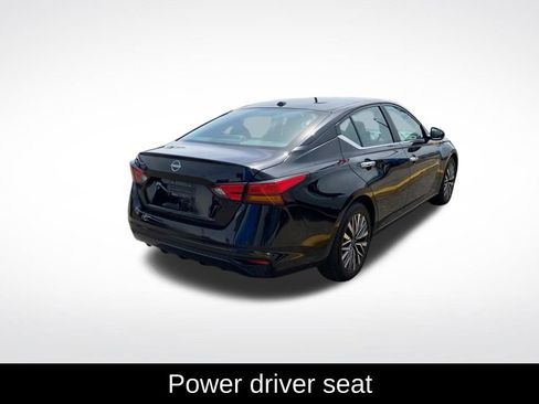 Used 2025 Nissan Altima 2.5 SV image 7