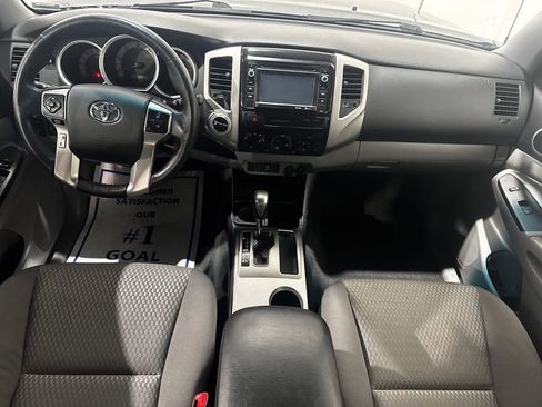 Used 2015 Toyota Tacoma SR5 w/ SR5 Package image 30