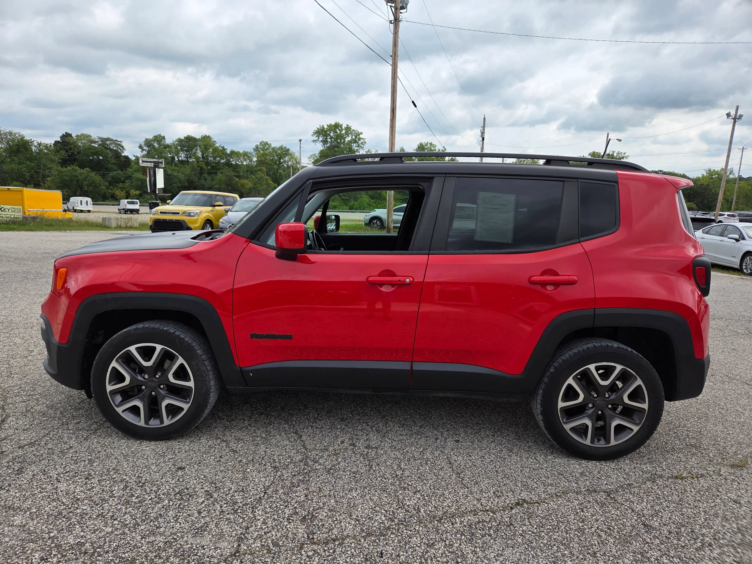 Used 2018 Jeep Renegade Latitude w/ Cold Weather Group AWD/4WD image 1