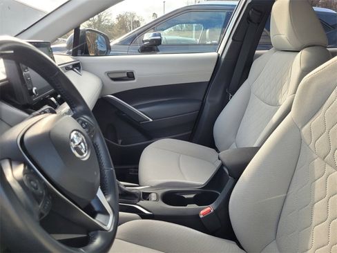 Used 2022 Toyota Corolla Cross LE image 5