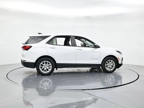 Used 2024 Chevrolet Equinox LS w/ LS Convenience Package FWD image 2