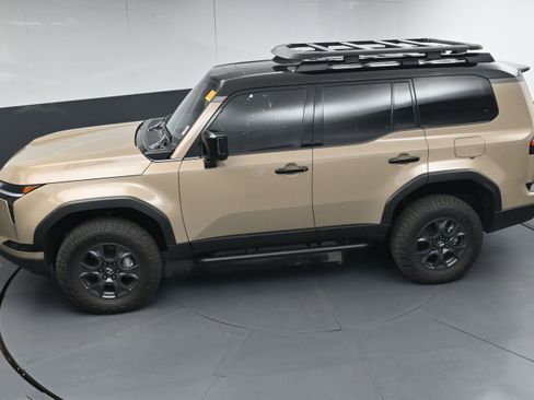 Used 2025 Lexus GX 550 w/ Accessory Package (32) AWD/4WD image 36