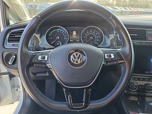 Used 2017 Volkswagen e-Golf SEL Premium image 20