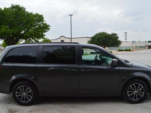 Used 2018 Dodge Grand Caravan GT FWD image 7