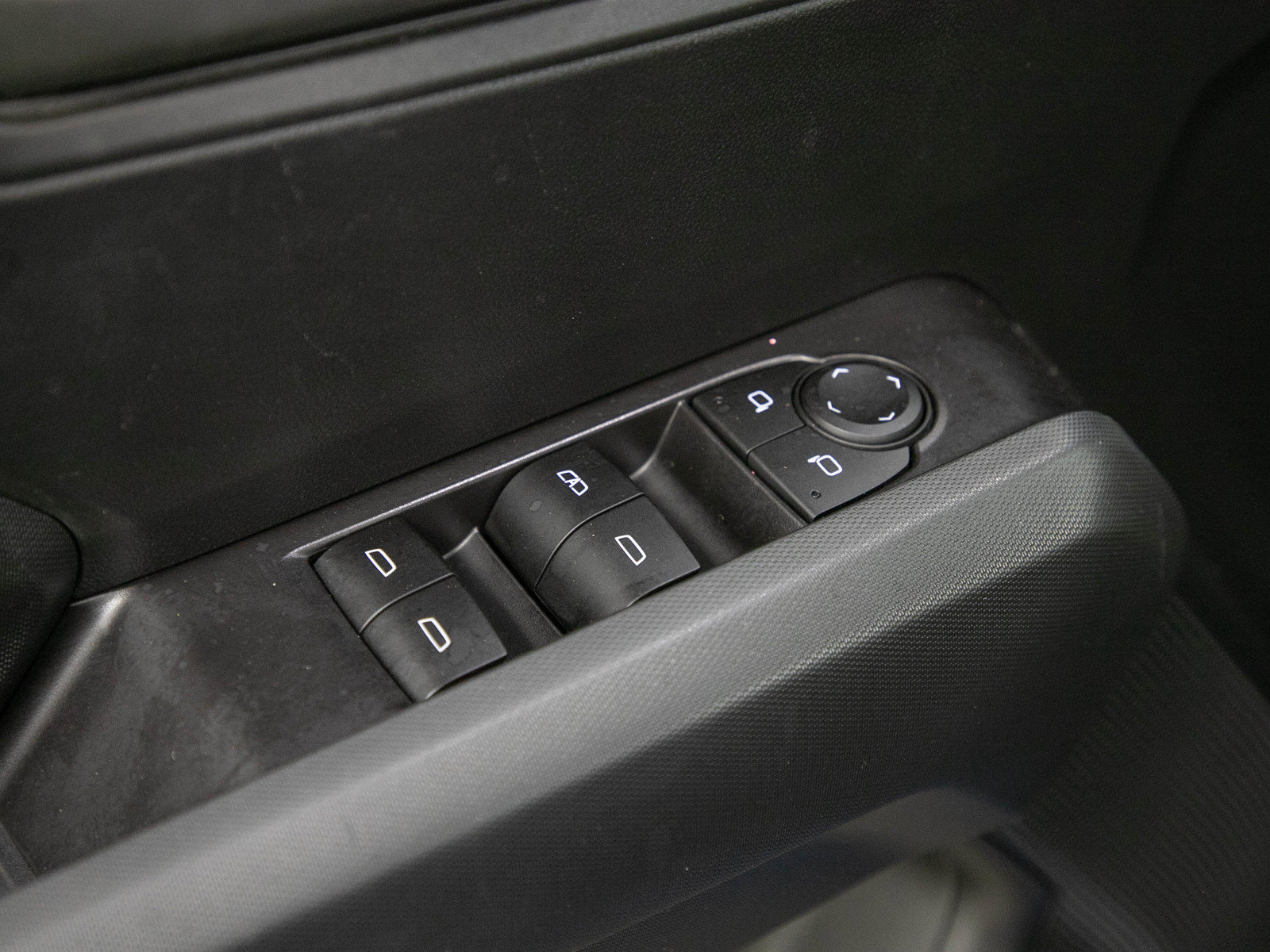 Used 2023 Chevrolet Colorado Trail Boss w/ Technology Package AWD/4WD image 23