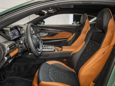 Used 2025 Aston Martin Vanquish Coupe image 13