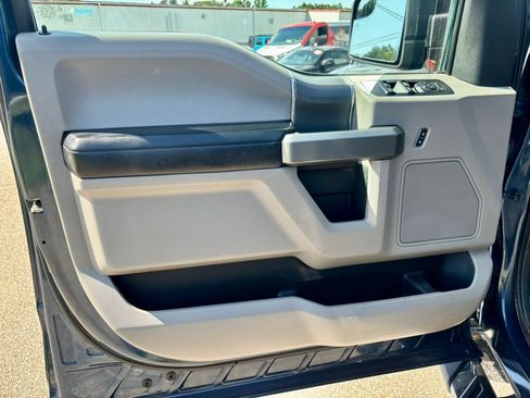 Used 2016 Ford F150 XLT w/ Equipment Group 302A Luxury AWD/4WD image 9
