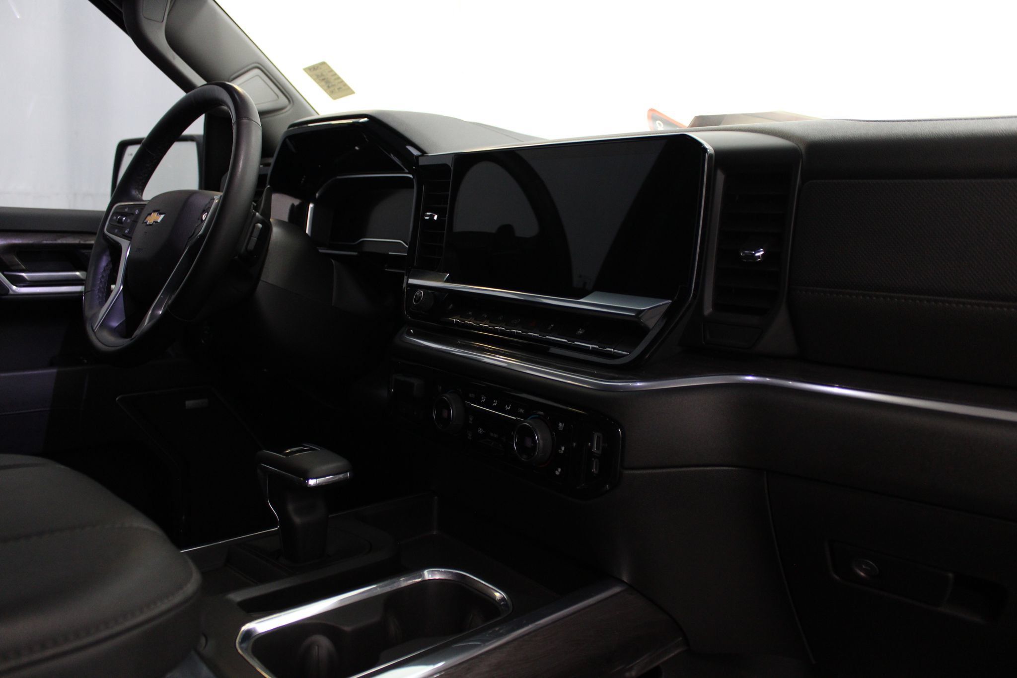 Used 2025 Chevrolet Silverado 1500 LTZ AWD/4WD image 30