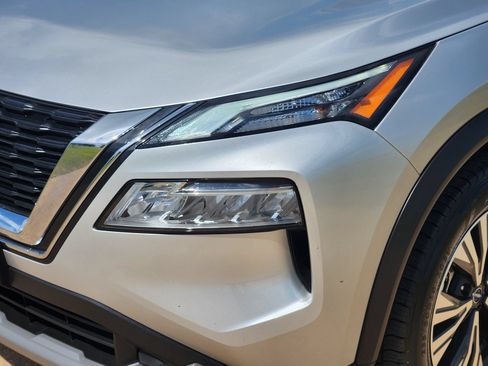 Used 2023 Nissan Rogue SV FWD image 9