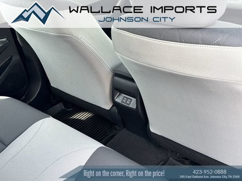 Used 2025 Toyota Corolla LE FWD image 37